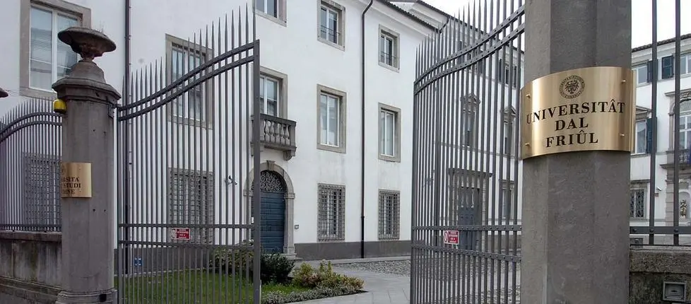 ANTEPRIMA Udine 1 Aprile 2006. Targa Bilingue Universita' di Udine.Telefoto Copyright FOTO AGENCY ANTEPRIMA Udine. Immagini inviate da Ufficio Stampa Universita'