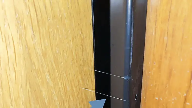 I fili di silicone trovati la scorsa settimana al condominio Alpi 2