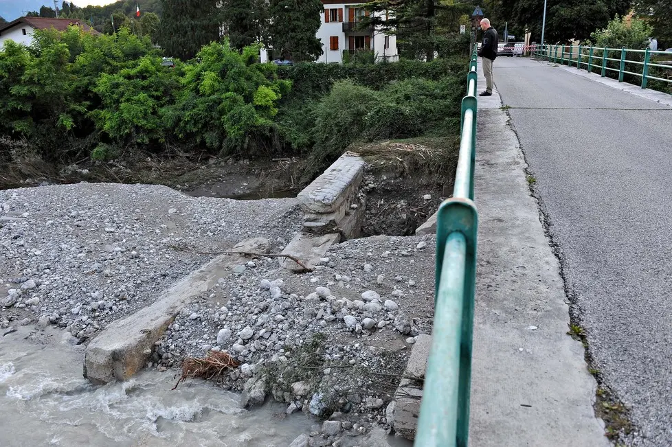 Moggio Udinese 16 agosto 2014 Il sindaco Filaferro mostra i danni causati dall'alluvione del 13 agosto. Copyright Foto Petrussi / Ferraro Simone