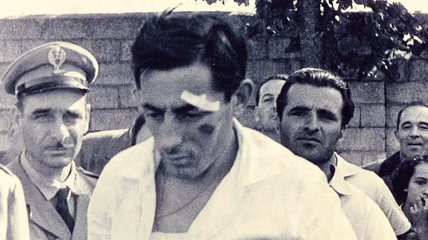 Il Campionissimo si esibì al Bottecchia l’8 settembre 1953, i cerotti sono la conseguenza di una caduta in pista qualche giorno prima