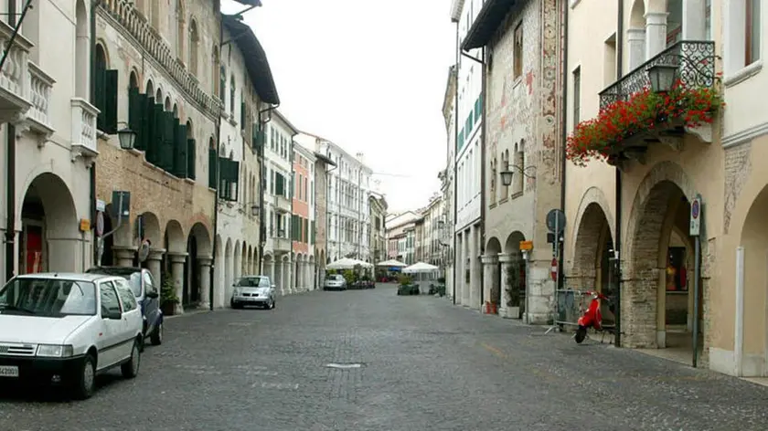 foto missinato pordenone 12.08.04 corso vittorio deserto