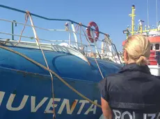 La nave Iuventa della ong tedesca Jugend Rettet, una delle organizzazioni che non hanno sottoscritto il codice di comportamento predisposto dal Viminale per il soccorso in mare dei migranti, bloccata nel porto di Lampedusa (Agrigento), 02 agosto 2017. ANSA/POLIZIA DI STATO +++EDITORIAL USE ONLY - NO SALES+++