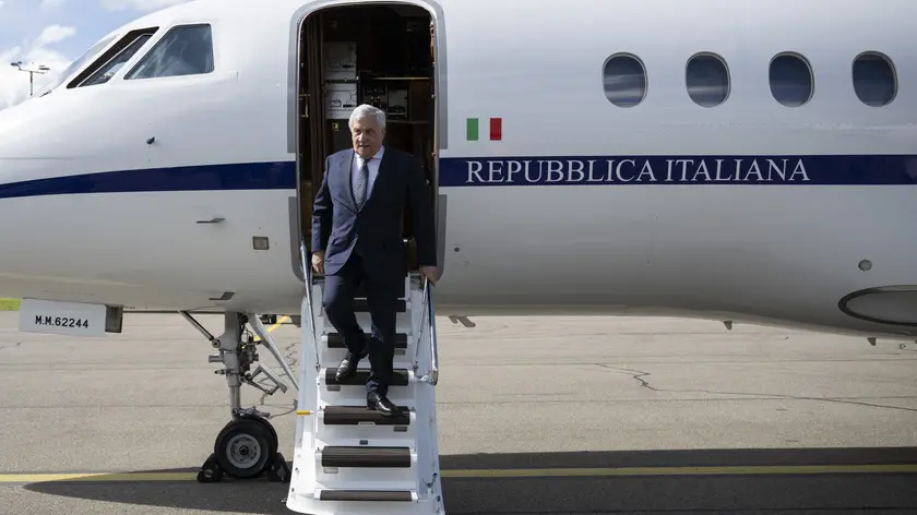 epa11412433 Italian Foreign Minister Antonio Tajani arrives at Zurich airport in Zurich Kloten, Switzerland, 15 June 2024. International heads of state gather on 15 and 16 June at the Buergenstock Resort in central Switzerland for the two-day Summit on Peace in Ukraine. EPA/ENNIO LEANZA / POOL EDITORIAL USE ONLY EDITORIAL USE ONLY