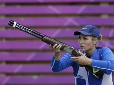 Italy's Chiara Cainero shoots during the women's skeet final at the 2012 Summer Olympics, Sunday, July 29, 2012, in London. (AP Photo/Rebecca Blackwell)