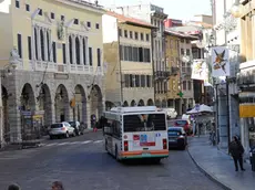 Udine 08 Novembre 2012. Autobus in Via MercatoVecchio. Telefoto copyright Petrussi Foto Press / Diego Petrussi