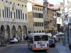 Udine 08 Novembre 2012. Autobus in Via MercatoVecchio. Telefoto copyright Petrussi Foto Press / Diego Petrussi