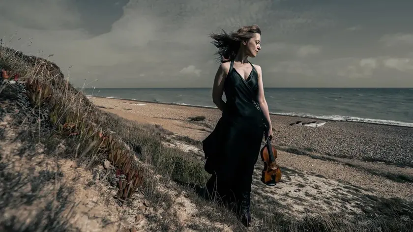 La violinista inglese Fenella Humphreys
