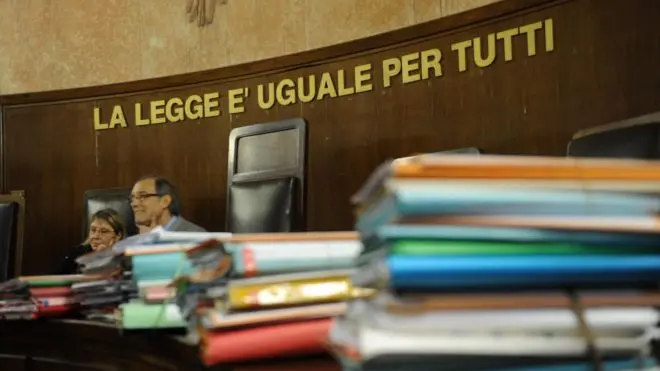 La seconda Corte d'appello civile di Milano, riunita il 23 febbraio 2010, per il lodo Mondadori.La Cassazione ha respinto il ricorso della Fininvest contro la Cir per il risarcimento del Lodo Mondadori, che rimane confermato con un ritocco al ribasso, un taglio di circa 23 milioni di euro sulla cifra liquidata dai giudici e pari a 564,2 milioni di euro. Lo scrive la Cassazione. ANSA/MILO SCIAKY
