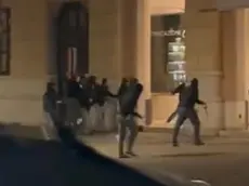 Gli scontri vicino alla stazione Ferroviaria di Santa Lucia