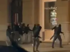 Gli scontri vicino alla stazione Ferroviaria di Santa Lucia