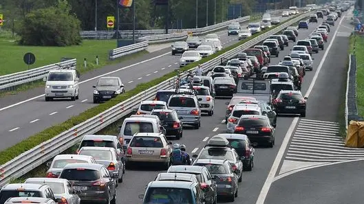 Udine 31 agosto 2013.Autostrada A 4 Bollino Rosso..Chiuso l'ingresso Udine SUD direzione Trieste..Nella foto la coda dell'autostrada A23 dir Sud vista dal cavalcavia di via Rinaldo Cogolo, Terenzano..© Foto Petrussi Foto Press / Ferraro Simone