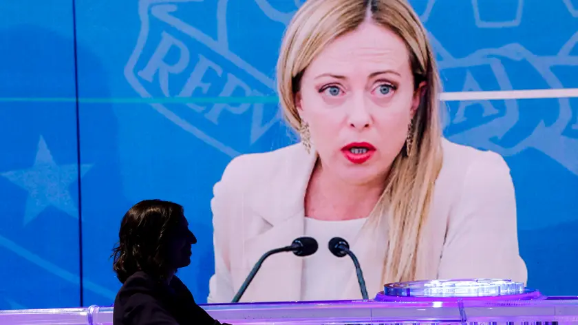Elly Schlein (sul monitor immagine di Giorgia Meloni) ospite della trasmissione televisiva Rai 1 ÔPorta a portaÕ condotta da Bruno Vespa, Roma 5 Marzo 2024. ANSA/GIUSEPPE LAMI