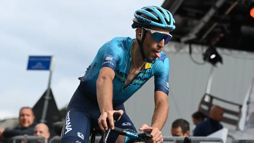 Vincenzo Nibali al traguardo della Marmolada