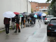 La fila per i tamponi al Gervasutta
