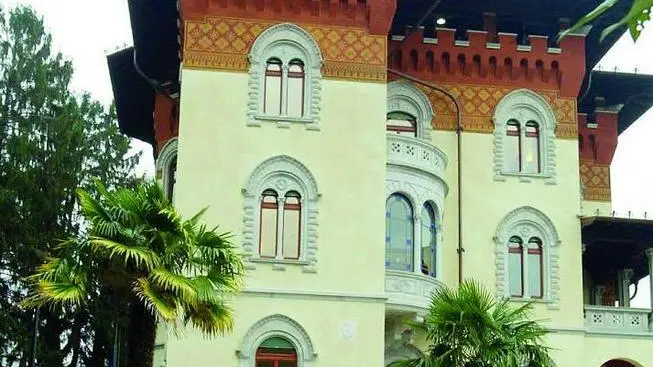 ANTEPRIMA Tarcento, 6 dicembre 2003..INAUGURAZIONE VILLA MORETTI.Inaugurata Villa Moretti dopo la ristruttutazione..Telefoto Copyright Foto Agency Anteprima www.anteprimafoto.it