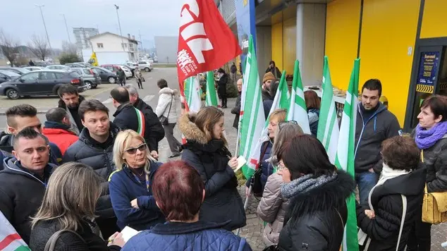 Reana 14 febbraio 2015 Sciopero dei dipendenti del Mercatone Uno. Copyright Foto Petrussi / Ferraro Simone
