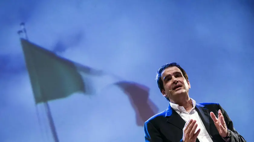 Raffaele Fitto durante il suo intervento alla convention dei Ricostruttori, all'auditorium del Massimo, Roma, 21 febbraio 2015. ANSA/ ANGELO CARCONI