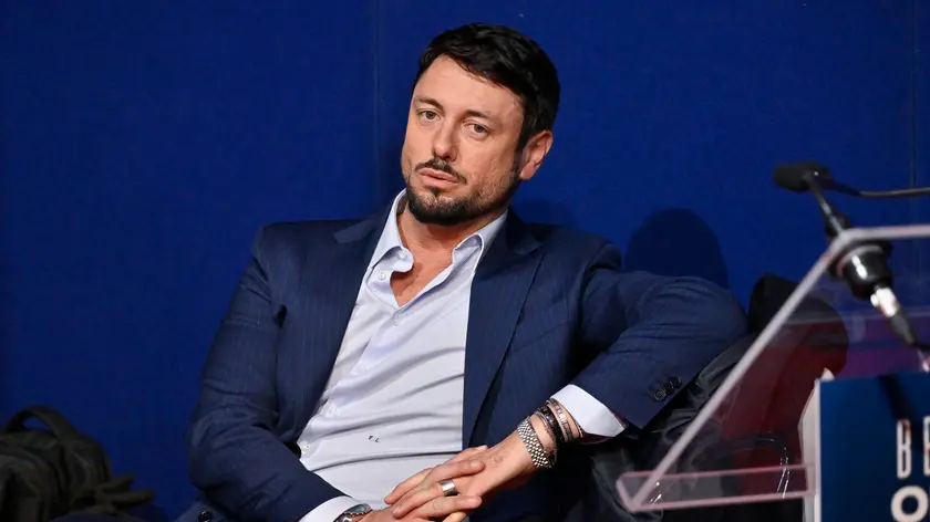 Andrea Giambruno, l'ex compagno della premier Giorgia Meloni, arrivato a sorpresa durante il secondo giorno della manifestazione politica organizzata da Fratelli d'Italia 'Atreju 2023 Bentornato orgoglio italiano', nei giardini di Castel Sant'Angelo, Roma 15 dicembre 2023. ANSA/ALESSANDRO DI MEO