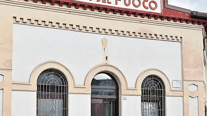 La struttura è situata nell’ex caserma dei vigili del fuoco