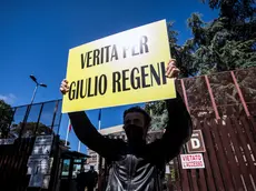Some Italian journalists of the National Federation of the Italian Press hold banners reading 'the truth for Regeni' outside the court in piazzale Clodio in Rome, Italy, 25 May 2021. The preliminary hearing begins against four Egyptian security officers accused in 2016 of torture and murder in Cairo of an Italian student Giulio Regeni. ANSA / ANGELO CARCONI