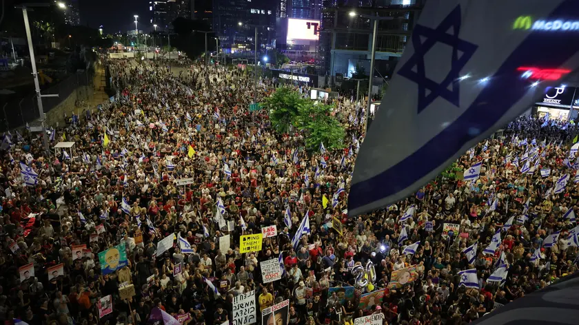 epa11431115 People calling the Israeli cabinet to sign a hostage deal during a protest outside the Kirya military headquarters in Tel Aviv, Israel, 22 June 2024. According to the Israeli military, 120 Israeli hostages are still being held by Hamas in the Gaza Strip. More than 37,000 Palestinians and over 1,400 Israelis have been killed, according to the Palestinian Health Ministry and the Israel Defense Forces (IDF), since Hamas militants launched an attack against Israel from the Gaza Strip on 07 October 2023, and the Israeli operations in Gaza and the West Bank which followed it. EPA/ABIR SULTAN