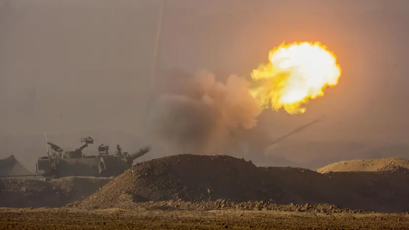 epaselect epa10949982 Israel Defense Forces (IDF) soldiers fire a 155 mm howitzer at an undisclosed location near the border with Gaza, southern Israel, 31 October 2023. Over the last day Israeli forces struck approximately 300 targets as part of its 'expanded ground operations' in the Gaza Strip, the Israel Defense Forces (IDF) said on 31 October. More than 8,000 Palestinians and at least 1,400 Israelis have been killed, according to the IDF and the Palestinian health authority, since Hamas militants launched an attack against Israel from the Gaza Strip on 07 October, and the Israeli operations in Gaza and the West Bank which followed it. EPA/HANNIBAL HANSCHKE