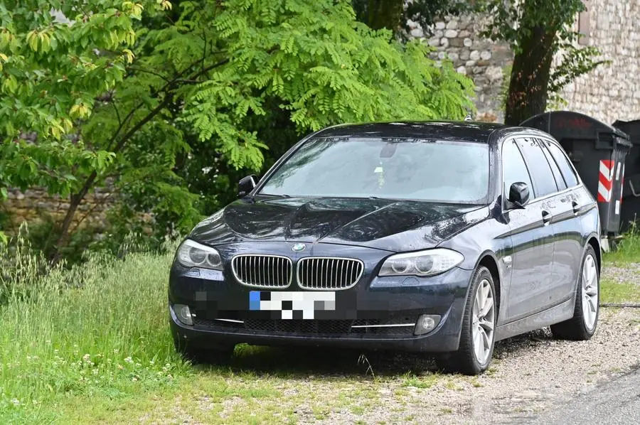 L'auto ritrovata vicino al fiume: si pensa sia il veicolo del ragazzo