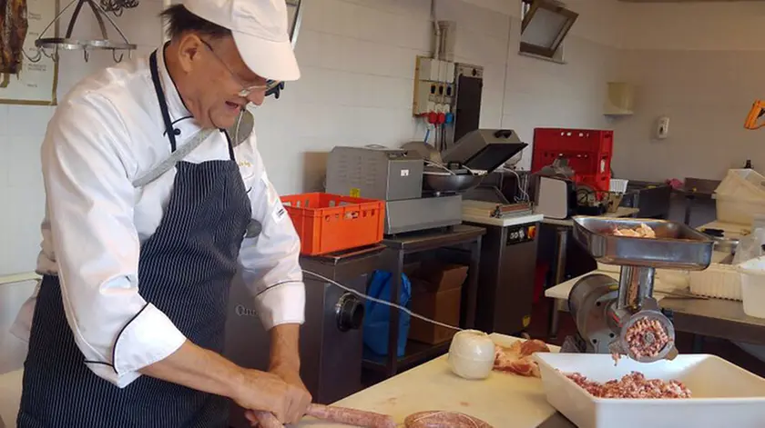 Fagagna 30 Ottobre 2017. Lavorazione della carne di maiale. Foto Petrussi