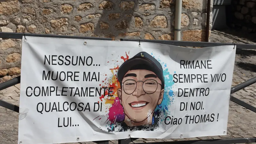 Striscioni per Thomas Bricca il 19enne ucciso con un colpo di pistola ad Alatri lo scorso gennaio, Roma, 18 Luglio 2023. ANSA/ANTONIO NARDELLI