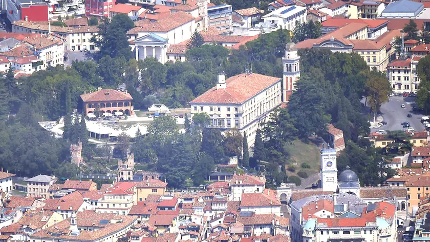 Una vista aerea della città di Udine