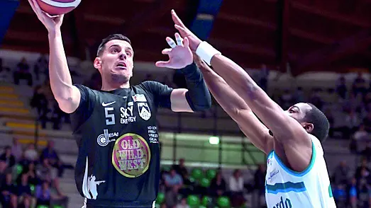 Alibegovic e Hichey avversari nella passata stagione © Foto Petrussi