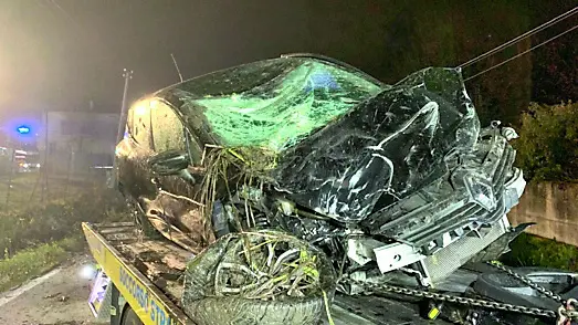 L'auto incidentata foto ambrosio/petrussi