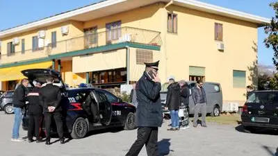 I carabinieri sul luogo del ritrovamento del corpo a Fontanafredda (foto Ambrosio / Petrussi)