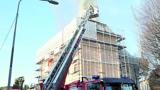 La palazzina dove è divampato l'incendio in via D'Annunzio, a Pordenone