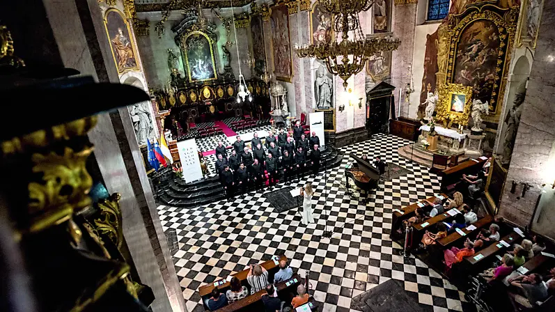 Il Polifonico di Ruda in un recente concerto a Lubiana (foto Mankica Kranjec)
