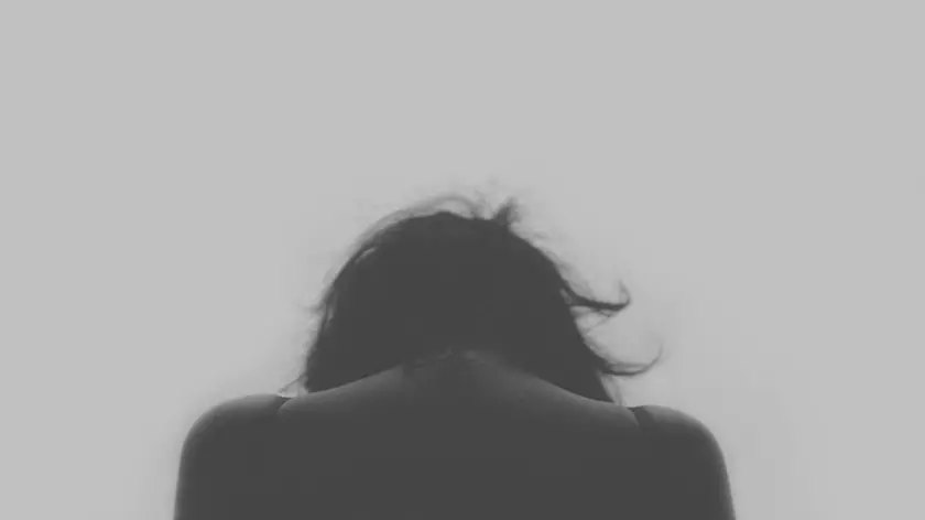 Il suo cognome le ricorda guerra e violenza, odissea per poterlo cambiare