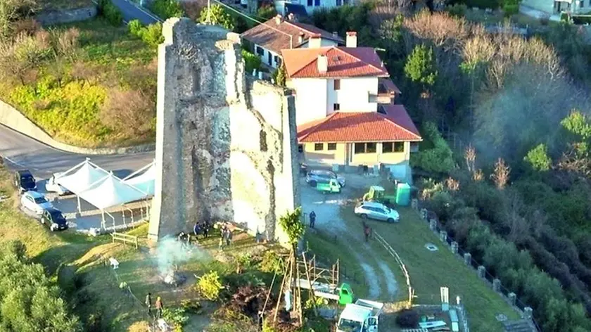 Il Pignarûl Grant allestito a Coia di Tarcento in una suggestiva immagine presa dall’alto foto petrussi