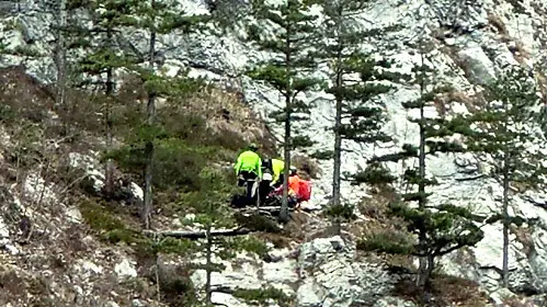 I soccorritori al lavoro sulla ferrata “Tenente Ferrante di Ruffano”