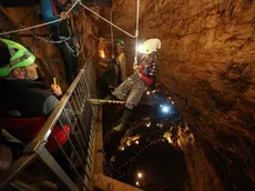 La befana mentre si cala in Grotta Gigante lunedì 6 gennaio 2025. Foto Lasorte