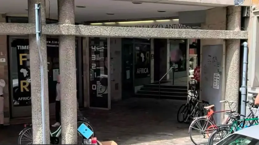 L’ingresso della Galleria Astra da via Battisti a Udine