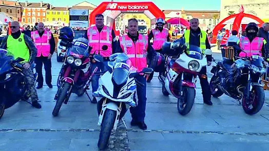 I volontari della Motoemergenza Fvg in piazza Grande a Palmanova