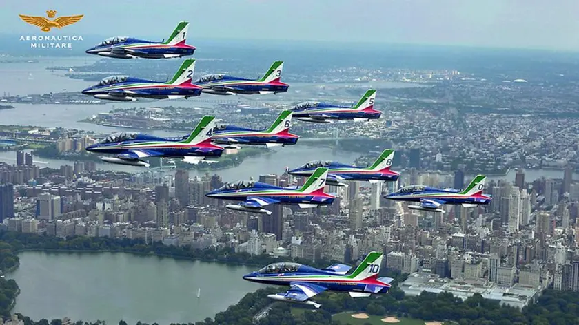 Le Frecce tricolori tornano a volare sopra i cieli italiani dopo il tour dello scorso anno in Nord America tra Canada e Usa foto aeronautica militare