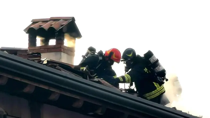 Incendio Oleis di Manzano