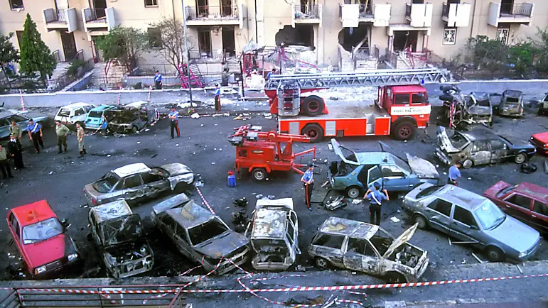 Un’immagine dell’attentato a Palermo in cui persero la vita il giudice Borsellino e gli uomini della scorta