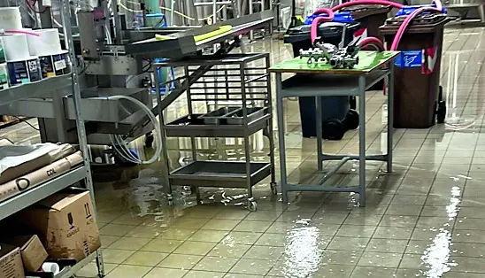 L’acqua che ha invaso il birrificio sempre a Sutrio