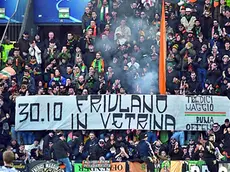 Lo striscione esposto dai tifosi del Venezia (foto Petrussi)