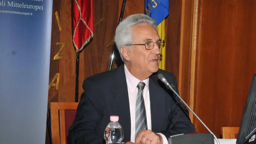 Il prof Sergio Tavano