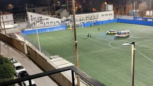 L'ambulanza sul campo da gioco a San Giovanni
