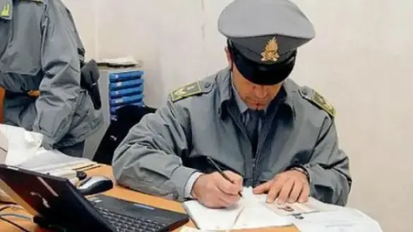 La Guardia di finanza ha rinvenuto merce contraffatta nel negozio Kaya concept store