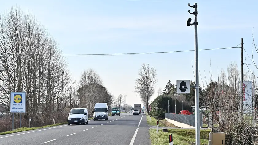 Il nuovo autovelox sulla Pontebbana, a Codroipo. Foto Petrussi